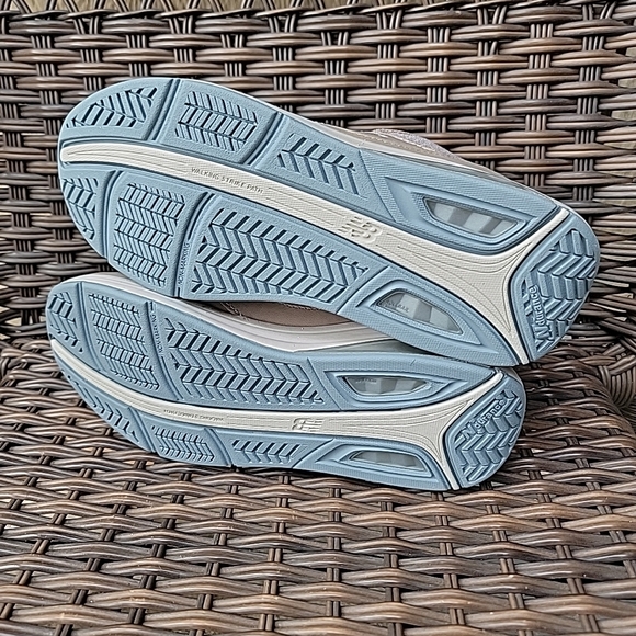 New Balance Women's 928v3 Walking Shoe Narrow Beige Athletic Shoes Size 6 - Picture 8 of 9